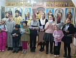 Воспитанники воскресной школы поздравили прихожан с праздником святителя Николая Чудотворца