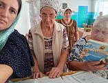 В храме пророка Илии хутора Нижнемакеевский прошла праздничная литургия с освящением орехов и крестным ходом