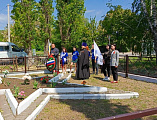 В Миллерово представители власти, молодежи, общественности и духовенства возложили венки к памятникам и мемориалам