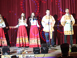 Колядками, танцами и стихами прославляли ученики Воскресной школы «Свет ангела» при храме великомученика и целителя  Пантелеимона г. Гуково Рождество Господа нашего Иисуса Христа
