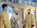 В день памяти славных и всехвальных первоверховных апостолов Петра и Павла в Покровском храме г. Шахты состоялось праздничное богослужение архиерейским чином