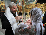 Епископ Шахтинский и Миллеровский Симон совершил таинство Крещения над первенцем семьи старшего иподиакона
