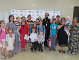 В Нижнедонском благочинии состоялся премьерный показ спектакля театральной студии для детей-инвалидов «Аист». Юных артистов поздравил протоиерей Сергий Яценко