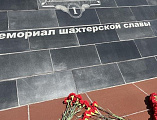 Благочинный приходов Александровск-Грушевского округа принял участие в возложении цветов