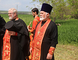 Преосвященнейший епископ Симон вместе с фермерами помолился о благополучии урожая на донских полях