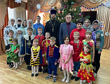 Иерей Леонид Зацепилин поздравил с Новым Годом и Рождеством воспитанников социально-реабилитационного центра г. Гуково