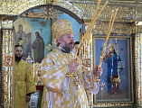 В день памяти славных и всехвальных первоверховных апостолов Петра и Павла в Покровском храме г. Шахты состоялось праздничное богослужение архиерейским чином