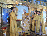 В день памяти славных и всехвальных первоверховных апостолов Петра и Павла в Покровском храме г. Шахты состоялось праздничное богослужение архиерейским чином