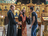 В Покровском кафедральном соборе г. Шахты состоялась встреча выпускников школ города с настоятелем храма и благочинным Александровск-Грушевского округа