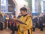 Преосвященнейший епископ Симон совершил воскресную Божественную литургию в храме Архистратига Михаила поселка Каменоломни