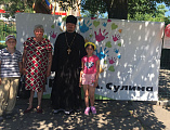 В День защиты детей состоялись торжественные встречи духовества Сулинского благочиния и маленьких жителей г. Красный Сулин