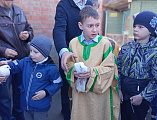 Белых голубей по традиции праздника Благовещения выпустили в небо в храме Архангела Михаила п. Каменоломни