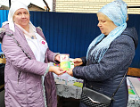 Во всемирный день борьбы со СПИДом сестры Марфо-Мариинского сестричества и добровольцы благочиния раздали буклеты, способствующие повышению информированности и грамотности в сфере здоровья