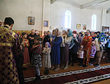 В Неделю Крестопоклонную Преосвященнейший епископ Симон совершил воскресную Божественную литургию в храме великомученика Пантелеимона пос. Майский