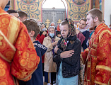Впервые в Шахтинской епархии совершена Божественная литургия архиерейским чином с сурдопереводом в храме Покрова Пресвятой Богородицы г. Каменск-Шахтинский