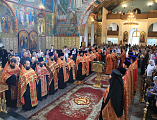 В день празднования Светлой Пасхи в Покровский кафедральный собор г. Шахты доставлен Благодатный огонь из Иерусалима