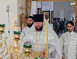 Преосвященнейший епископ Симон совершил воскресную Божественную литургию в храме святителя Николая Чудотворца поселка Чертково