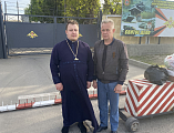 Иерей Игорь Лосев и глава Калитвенского сельского поселения передали гуманитарную помощь военнослужащим Каменской военной части