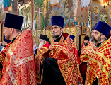 Праздник Светлого Христова Воскресения в Покровском кафедральном соборе города Шахты продолжился великой вечерней
