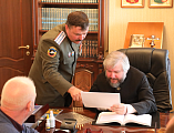 Преосвященнейший епископ Симон и председатель городской Думы – глава г. Новошахтинска Ю.В. Ушанев обсудили взаимодействие Шахтинской епархии и города в социальной и других сферах