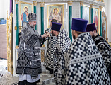 Преосвященнейший епископ Симон совершил Литургию Преждеосвященных Даров в храме святого благоверного князя Александра Невского города Шахты