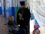 Настоятель храма апостола и евангелиста Иоанна Богослова иерей Андрей Павленков посетил  Красненскую участковую больницу