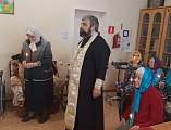 Клирик Екатерининского храма города Красный Сулин иерей Виктор Литвинов посетил Красносулинский дом престарелых