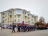 На площади Покровского кафедрального собора города Шахты прошло построение лучшего кадетского корпуса в России по случаю торжественной церемонии присяги и вручения первых погон молодым кадетам
