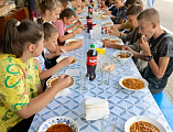 В Донском храме г. Новошахтинска снова продолжают встречать детей из Северодонецка