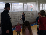 Благочинный приходов Нижнедонского округа встретился с беженцами Донбасса