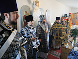 Преосвященнейший епископ Симон совершил литургию Преждеосвященных Даров в храме блаженной Матроны Московской Донецкого благочиния