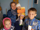 Многодетным и малообеспеченным семьям Шахтинской епархии переданы продукты питания