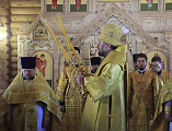 Преосвященнейший епископ Симон возглавил Божественную литургию в храме Всех святых, в земле Русской просиявших, г. Каменск-Шахтинский и вручил Патриаршую награду настоятелю храма