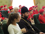 В районном Дворце культуры пос. Каменоломни состоялось торжественное мероприятие, посвященное Дню призывника. С поздравлениями к присутствующим обратился протоиерей Сергий Яценко