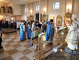 В день празднования в честь Казанской иконы Божией Матери Преосвященнейший епископ Симон с архипастырским визитом посетил Донецкое благочиние и возглавил богослужение в храме Державной иконы Пресвятой Богородицы