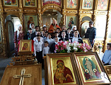 Воспитанники воскресной школы «Светочъ» поздравили со Светлым Христовым Воскресением духовенство и прихожан храма Донской иконы Божией Матери г. Новошахтинска