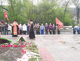 В 74-ю годовщину Победы в Великой Отечественной войне священнослужители Гуковского благочиния совершили возложение памятного венка к монументу погибшим героям