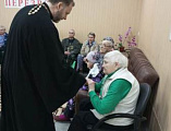 Протоиерей Роман Мясников посетил в пасхальные дни постояльцев дома престарелых пос. Садовый