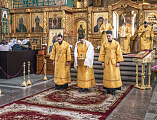 В Неделю о Страшном суде Преосвященнейший епископ Симон совершил Божественную литургию в Покровском кафедральном соборе города Шахты
