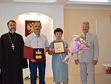 Благочинный приходов Багаевского округа протоиерей Александр Маштанов принял участие в чествовании семейных пар, представленных к наградам в День семьи, любви и верности