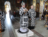 В Великую Пятницу епископ Симон совершил Царские часы в Покровском кафедральном соборе города Шахты