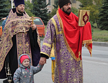 В Гуково молитвенно отметили праздник Воздвижения Честнаго и Животворящего Креста Господня