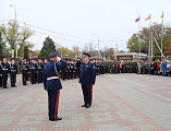 На площади Покровского кафедрального собора города Шахты прошло построение лучшего кадетского корпуса в России по случаю торжественной церемонии присяги и вручения первых погон молодым кадетам