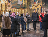 Экскурсию в Покровский кафедральный собор г. Шахты для студентов шахтинского вуза провел епархиальный древлехранитель