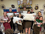 Инклюзивная мастерская поселка Каменоломни передала тёплые подарки бойцам СВО