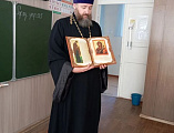 Священник провёл уроки ко Дню православной книги в школе №42