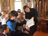 Настоятель рассказал школьникам о православных книгах