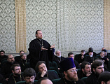 В районном ДК пос. Каменоломни состоялась встреча профессора Александра Леонидовича Дворкина с духовенством Шахтинской епархии. На встрече присутствовал епископ Шахтинский и Миллеровский Симон