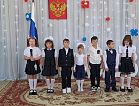 Торжественная линейка в школе поселка Майского