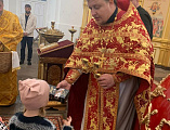 Иерей Игорь Лосев поздравил прихожанок днём мен-мироносиц